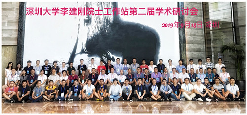 合影_副本.jpg 合影_副本.jpg